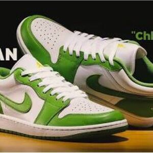 Nike Green and White Men's Sneakers